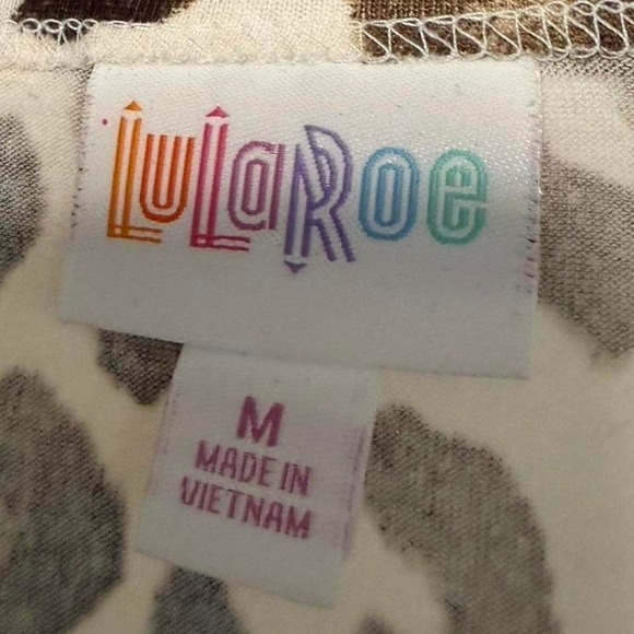 LulaRoe Perfect T Leopard Print, Tan/White/Brown/Red, Size Medium - Picture 4 of 5